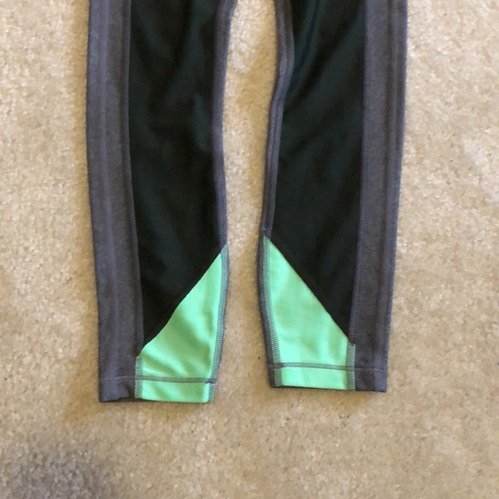 Under Armour, heatgear compression leggings, XS - Picture 5 of 5